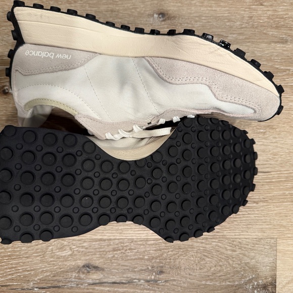New Balance 327 Sea Salt with White and Black - Picture 2 of 4